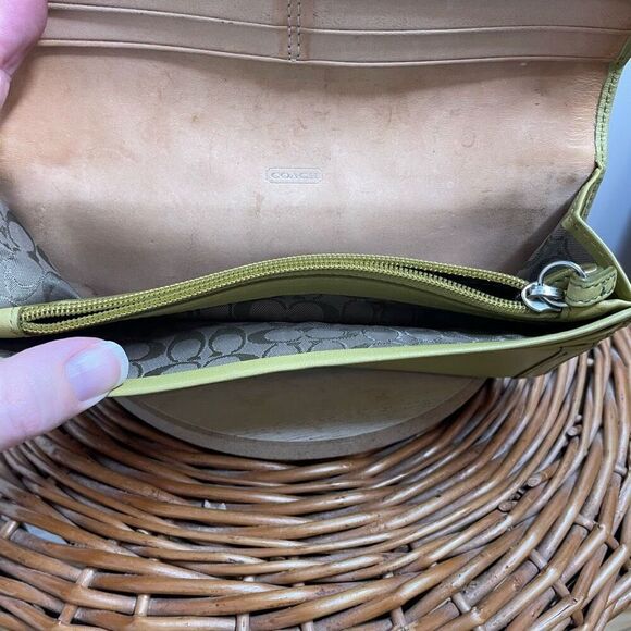 Coach Soho Tan Leather Buckle Flap Closure Long Wallet Green Yellow Clutch - Picture 6 of 9